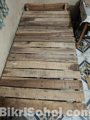 কাঠের চোকি